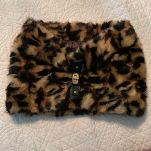 Calvin Klein- Faux Fur Leopard Neck Warmer